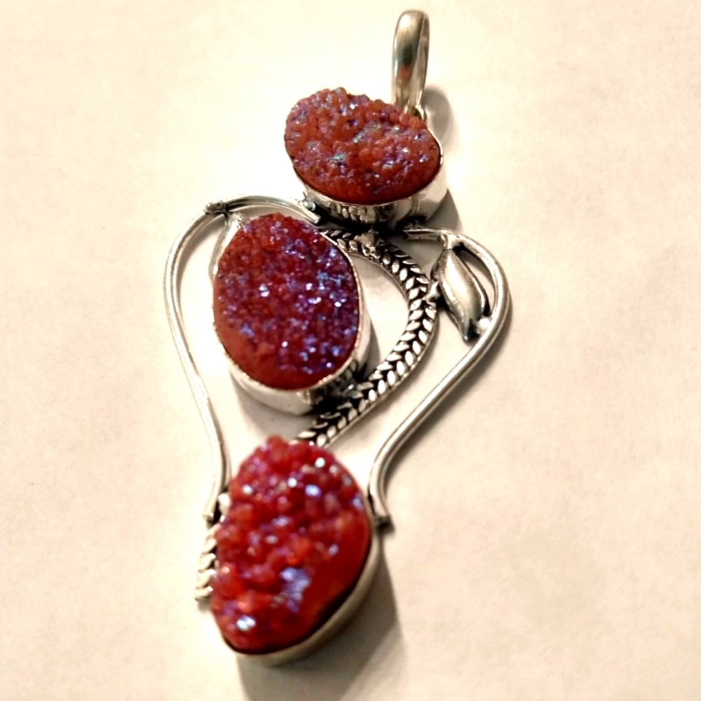 Pink druzzy pendant 925 made in India.